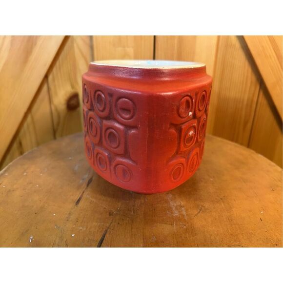 Mid-century planter red oval raised design made in the USA (8868) - Picture 4 of 10